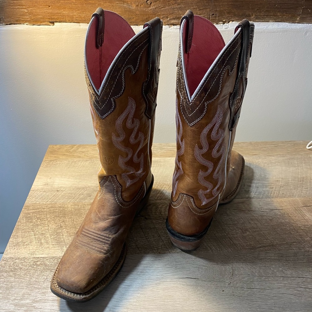 ***SOLD***Ariat Cowboy Boots